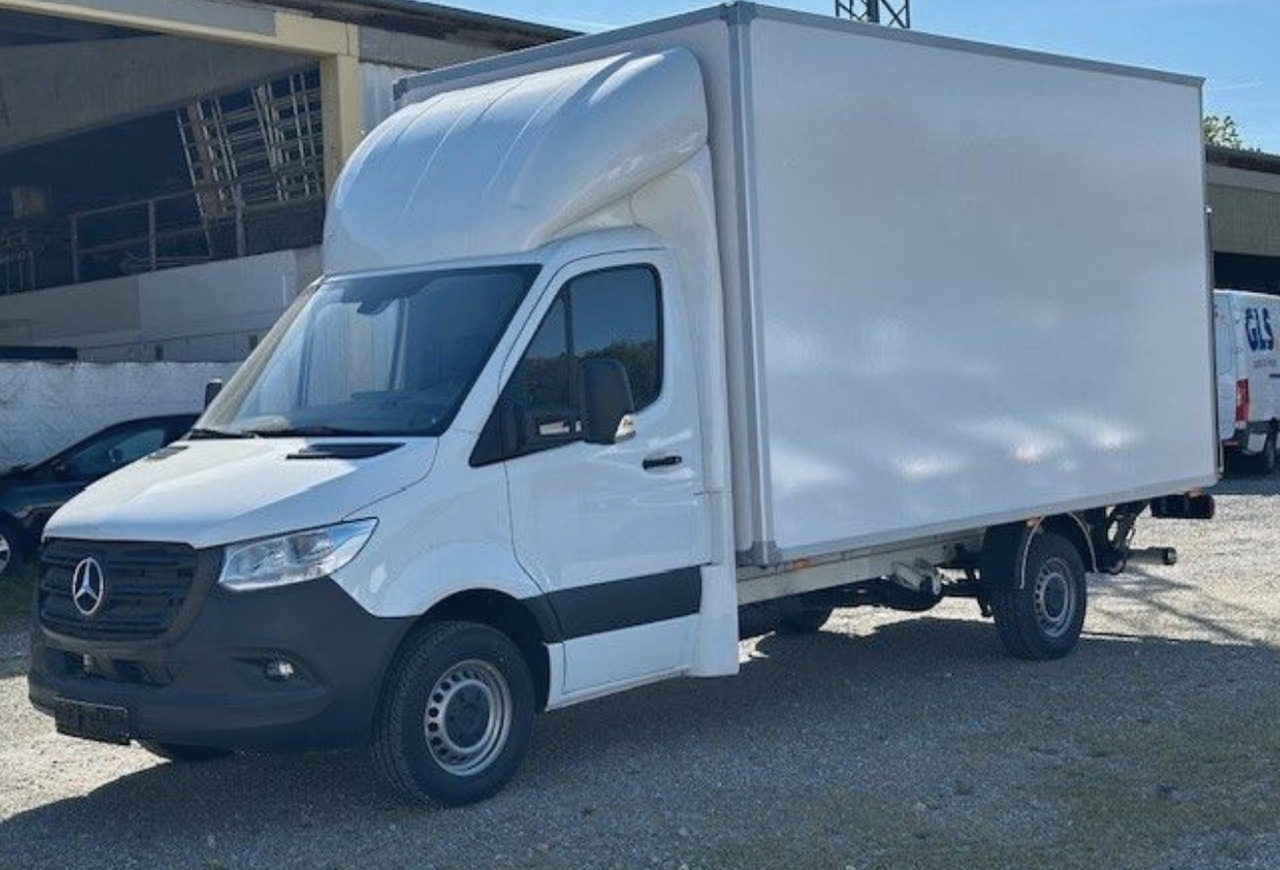 MERCEDES-BENZ Sprinter 317 CDI - Dobozos felépítményű teherautó: 3 kép. MERCEDES-BENZ Sprinter 317 CDI - Dobozos felépítményű teherautó: 3 kép.