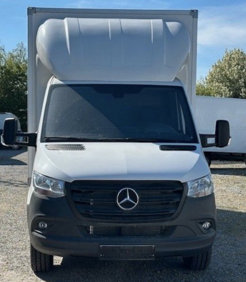 MERCEDES-BENZ Sprinter 317 CDI - Dobozos felépítményű teherautó: 2 kép. MERCEDES-BENZ Sprinter 317 CDI - Dobozos felépítményű teherautó: 2 kép.