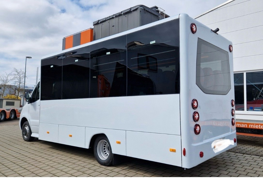 Mercedes Benz Sprinter 519 CDI 29 Sitzplätze - Iskolabusz: 2 kép. Mercedes Benz Sprinter 519 CDI 29 Sitzplätze - Iskolabusz: 2 kép.