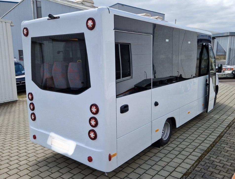 Mercedes Benz Sprinter 519 CDI 29 Sitzplätze - Iskolabusz: 3 kép. Mercedes Benz Sprinter 519 CDI 29 Sitzplätze - Iskolabusz: 3 kép.