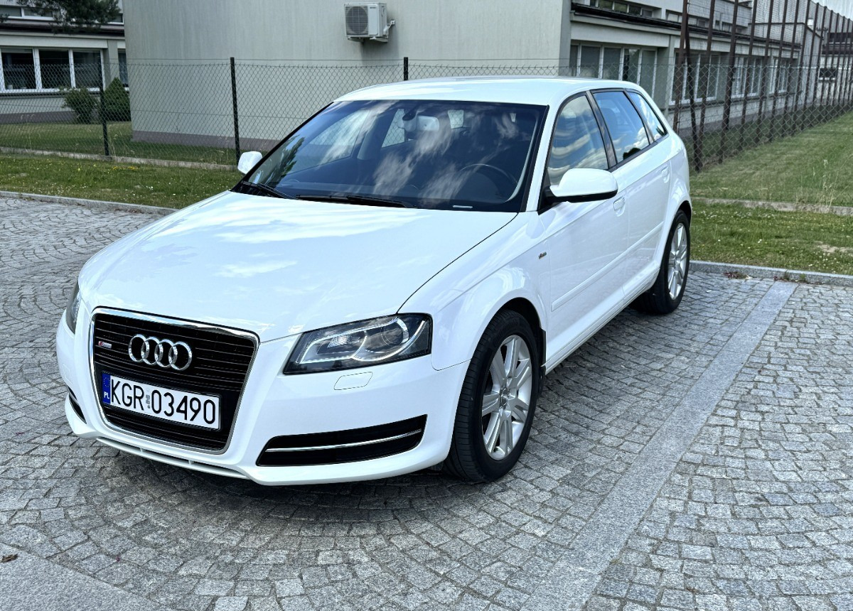 Audi A3 1.6 TDI 105KM Bezwypadkowy potwierdzony przebieg AUTO BARDZO ZADBANE - Autó: 2 kép. Audi A3 1.6 TDI 105KM Bezwypadkowy potwierdzony przebieg AUTO BARDZO ZADBANE - Autó: 2 kép.