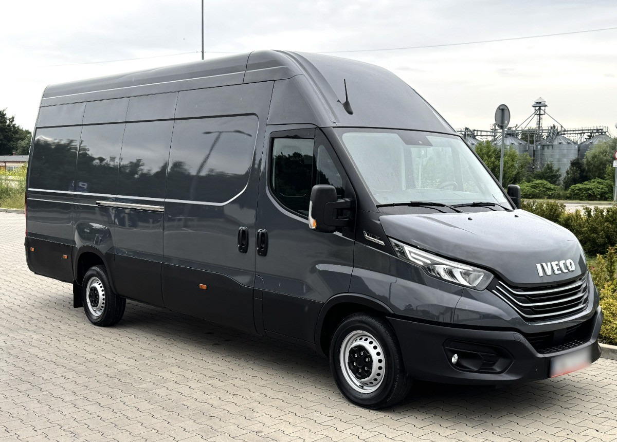 Iveco Daily L4H3 MAXI 3.0 180KM Hi-matic Kamera Salon PL - Furgon: 3 kép. Iveco Daily L4H3 MAXI 3.0 180KM Hi-matic Kamera Salon PL - Furgon: 3 kép.