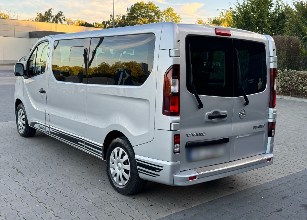 Opel Vivaro 1.6 DCI 145KM 9 osobowy Nawiewy góra dół DOINWESTOWANY Super stan - Kombi: 3 kép. Opel Vivaro 1.6 DCI 145KM 9 osobowy Nawiewy góra dół DOINWESTOWANY Super stan - Kombi: 3 kép.