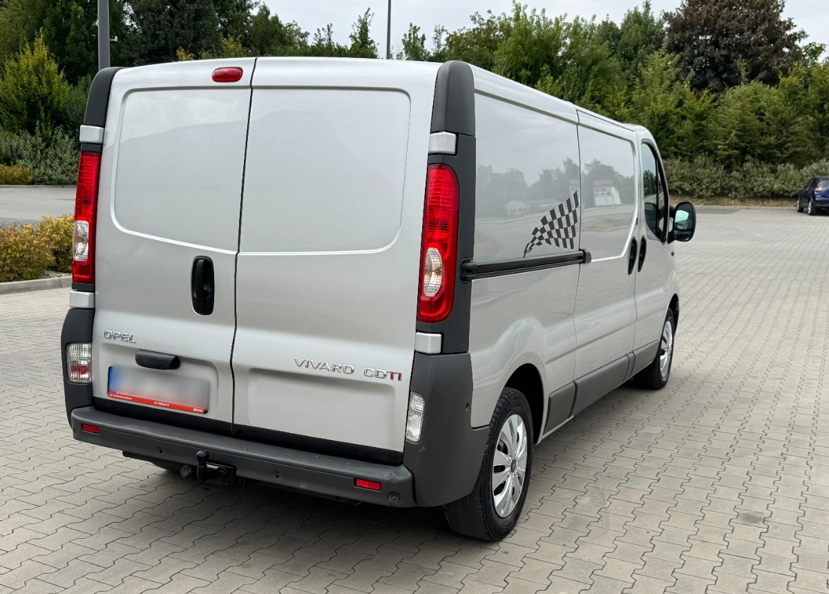Opel Vivaro 2.0 DCI 115KM 2013 Rok SERWISOWANY Bezwypadkowy Super Stan - Furgon: 3 kép. Opel Vivaro 2.0 DCI 115KM 2013 Rok SERWISOWANY Bezwypadkowy Super Stan - Furgon: 3 kép.