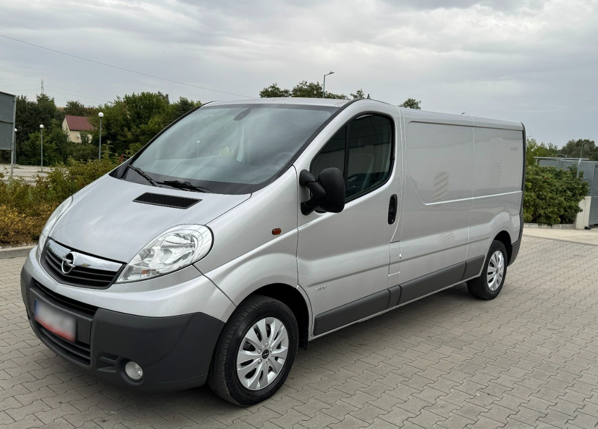 Opel Vivaro 2.0 DCI 115KM 2013 Rok SERWISOWANY Bezwypadkowy Super Stan - Furgon: 1 kép. Opel Vivaro 2.0 DCI 115KM 2013 Rok SERWISOWANY Bezwypadkowy Super Stan - Furgon: 1 kép.