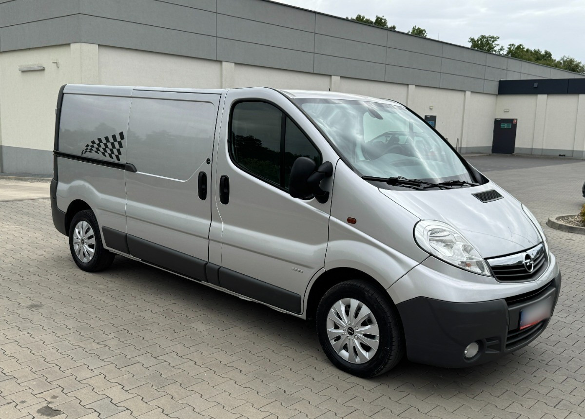 Opel Vivaro 2.0 DCI 115KM 2013 Rok SERWISOWANY Bezwypadkowy Super Stan - Furgon: 4 kép. Opel Vivaro 2.0 DCI 115KM 2013 Rok SERWISOWANY Bezwypadkowy Super Stan - Furgon: 4 kép.