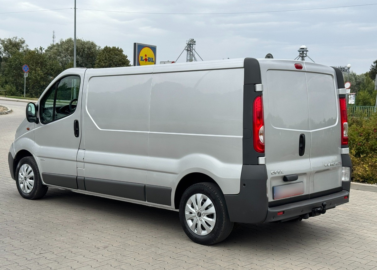 Opel Vivaro 2.0 DCI 115KM 2013 Rok SERWISOWANY Bezwypadkowy Super Stan - Furgon: 2 kép. Opel Vivaro 2.0 DCI 115KM 2013 Rok SERWISOWANY Bezwypadkowy Super Stan - Furgon: 2 kép.
