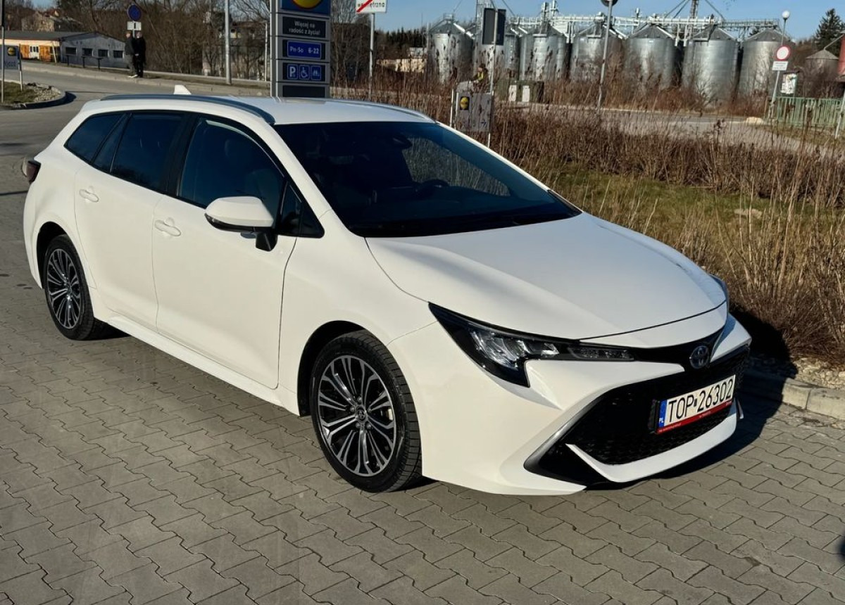 Toyota Corolla 1.8 Hybrid Active Niski przebieg LED FV23 W SUPER STANIE - Autó: 1 kép. Toyota Corolla 1.8 Hybrid Active Niski przebieg LED FV23 W SUPER STANIE - Autó: 1 kép.