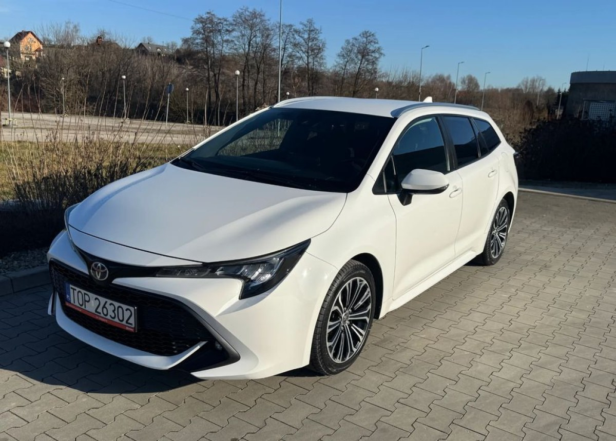 Toyota Corolla 1.8 Hybrid Active Niski przebieg LED FV23 W SUPER STANIE - Autó: 3 kép. Toyota Corolla 1.8 Hybrid Active Niski przebieg LED FV23 W SUPER STANIE - Autó: 3 kép.