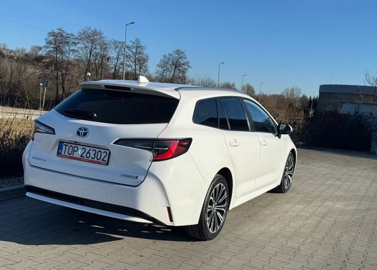 Toyota Corolla 1.8 Hybrid Active Niski przebieg LED FV23 W SUPER STANIE - Autó: 2 kép. Toyota Corolla 1.8 Hybrid Active Niski przebieg LED FV23 W SUPER STANIE - Autó: 2 kép.