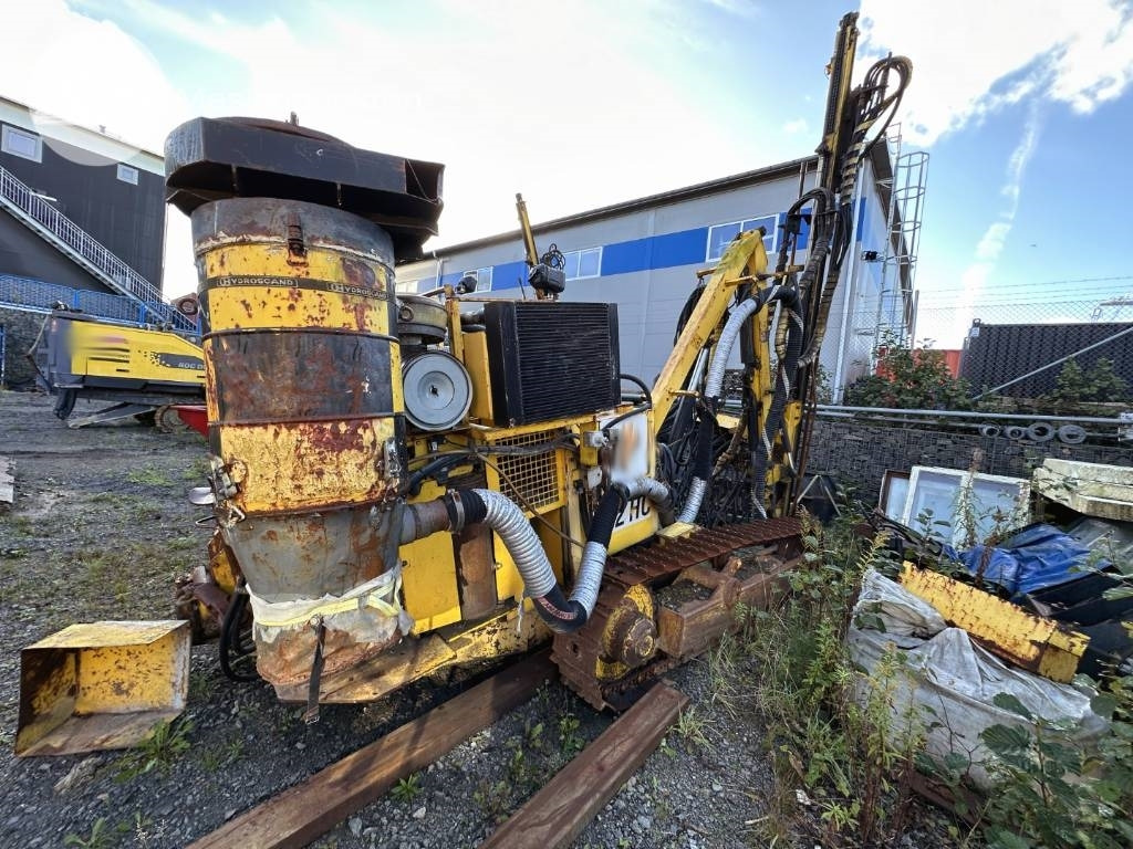 Atlas Copco Roc 542 HC - Fúrógép: 1 kép. Atlas Copco Roc 542 HC - Fúrógép: 1 kép.