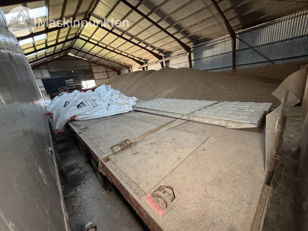 Broshuis E-2190 - Pótkocsi mélybölcsős: 3 kép. Broshuis E-2190 - Pótkocsi mélybölcsős: 3 kép.