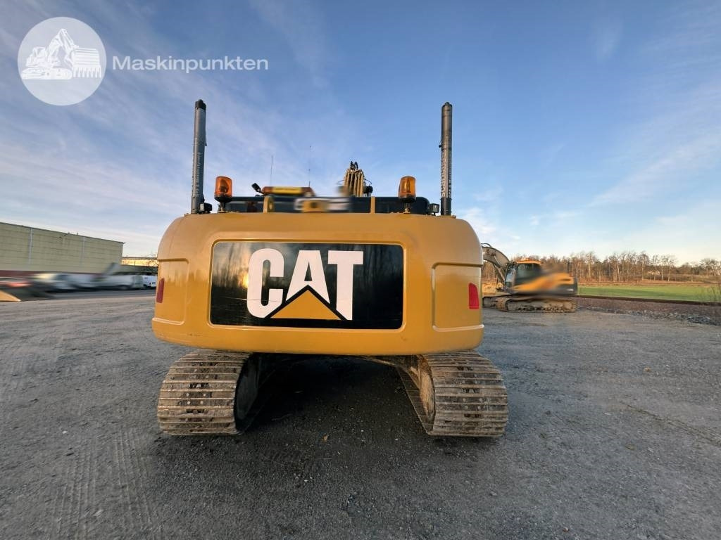 CAT 324 D L - Lánctalpas kotró: 3 kép. CAT 324 D L - Lánctalpas kotró: 3 kép.