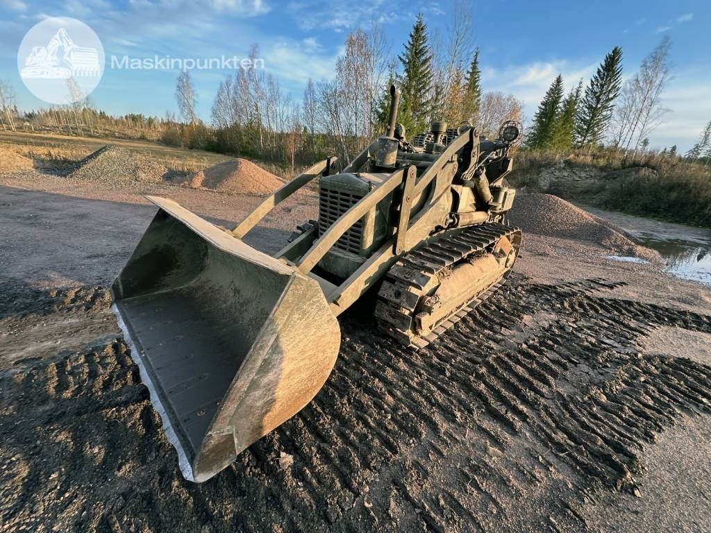 CAT 955 - Lánctalpas homlokrakodó: 2 kép. CAT 955 - Lánctalpas homlokrakodó: 2 kép.