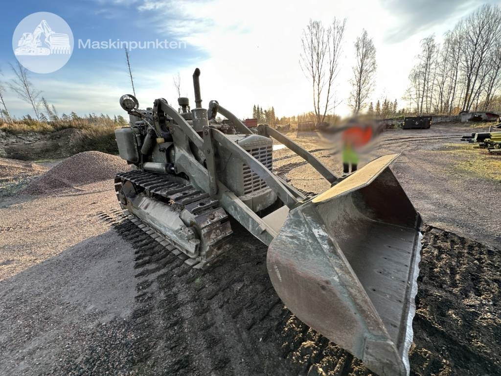 CAT 955 - Lánctalpas homlokrakodó: 2 kép. CAT 955 - Lánctalpas homlokrakodó: 2 kép.