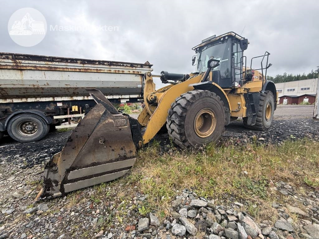CAT 972 M - Gumikerekes homlokrakodó: 1 kép. CAT 972 M - Gumikerekes homlokrakodó: 1 kép.