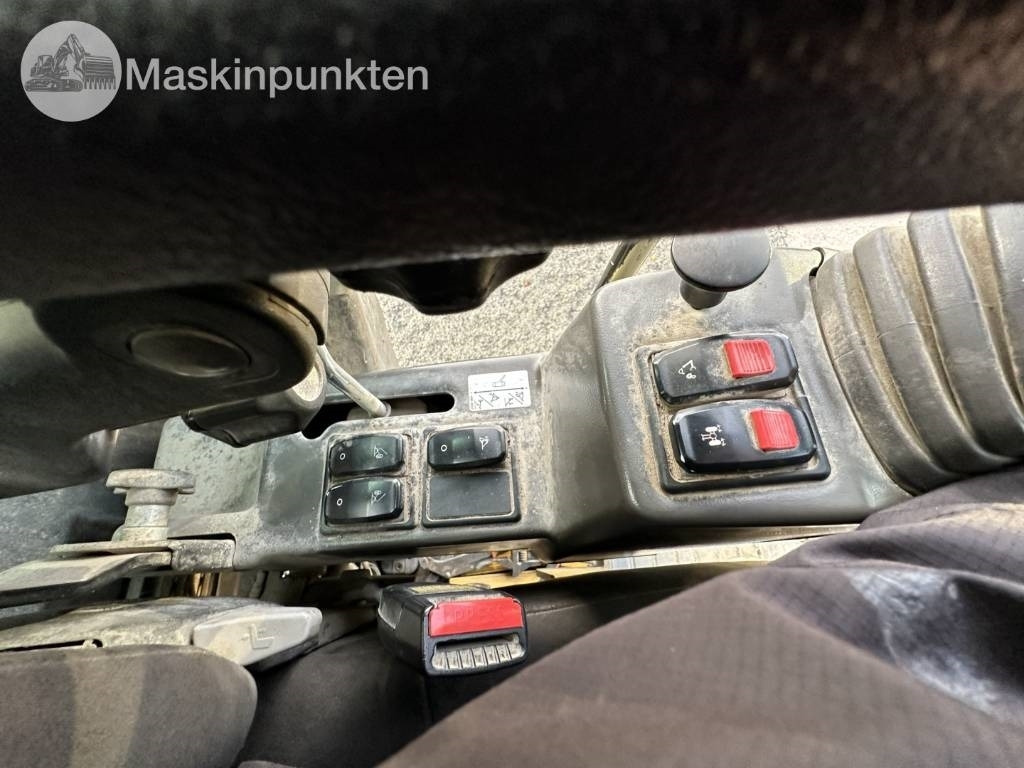 Gumikerekes kotró CAT M 317: 21 kép.