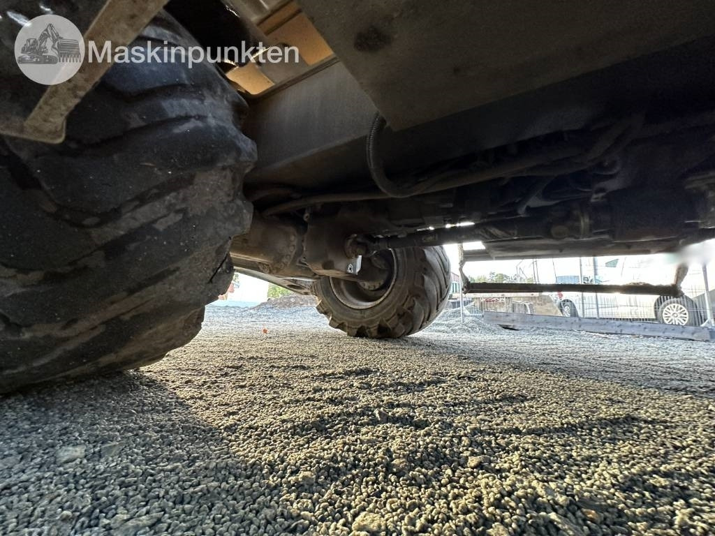 Gumikerekes kotró CAT M 317: 38 kép.