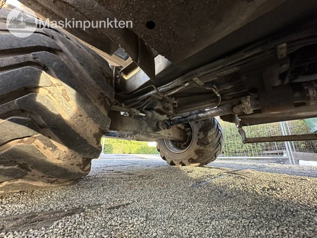 Gumikerekes kotró CAT M 317: 31 kép.