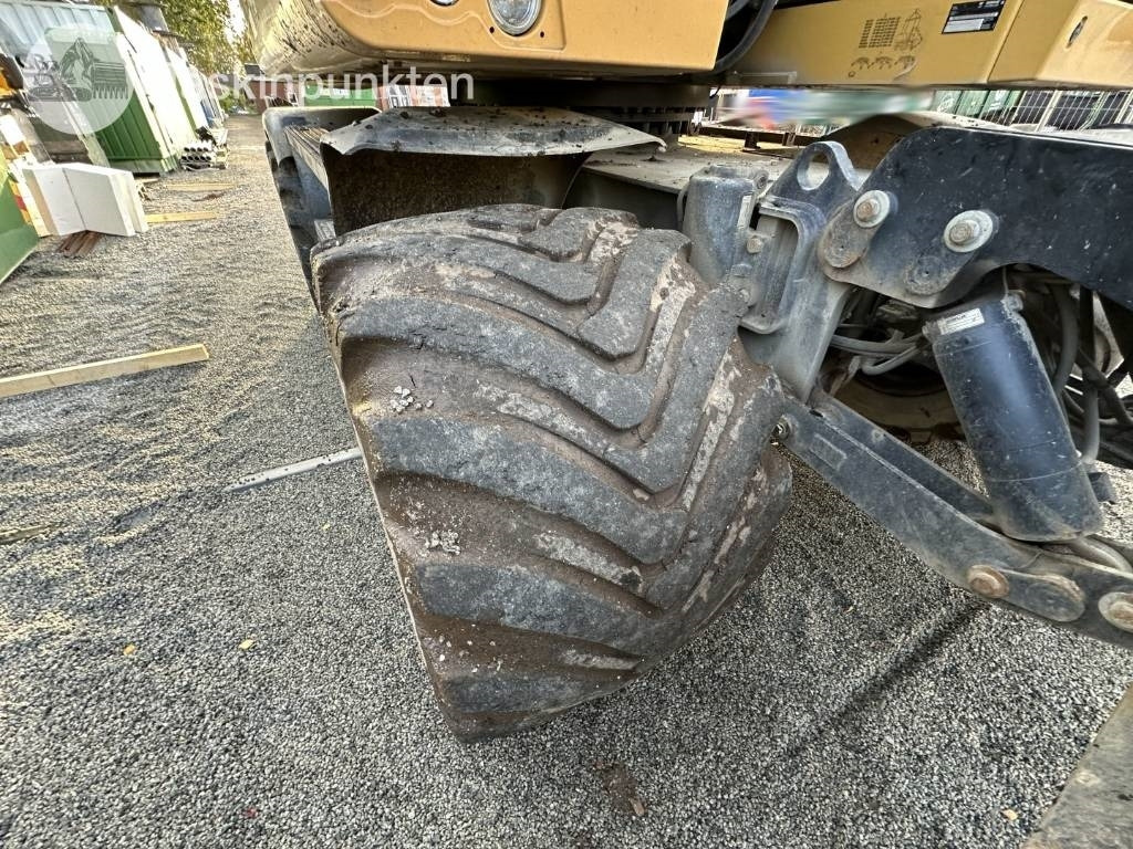 Gumikerekes kotró CAT M 317: 36 kép.