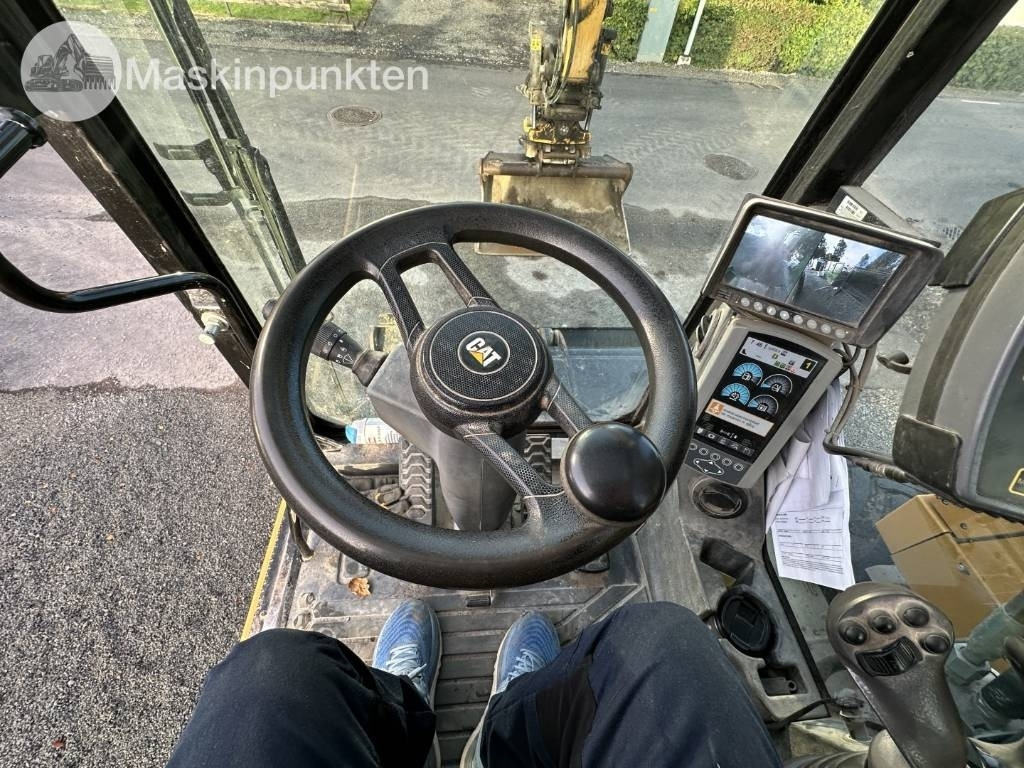 Gumikerekes kotró CAT M 317: 17 kép.
