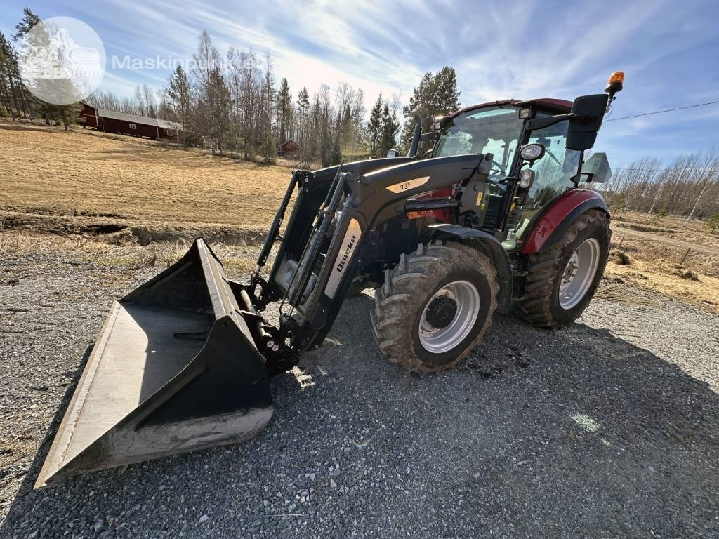 Case IH Farmall 110 C - Traktor: 2 kép. Case IH Farmall 110 C - Traktor: 2 kép.