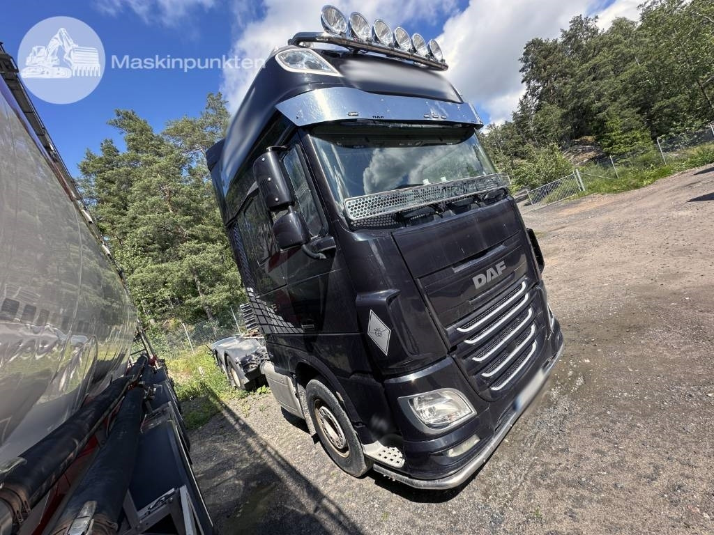 DAF XF 510 - Alvaz teherautó: 3 kép. DAF XF 510 - Alvaz teherautó: 3 kép.