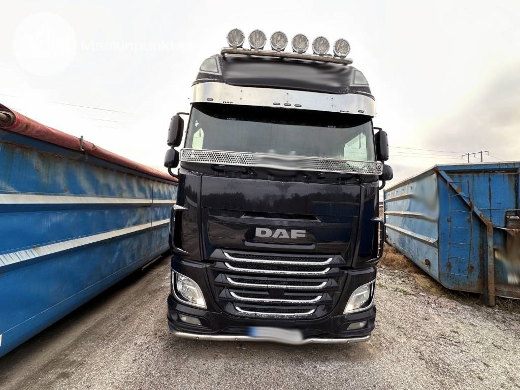 DAF XF 510 Z EKIPAGE - Tartályos teherautó: 2 kép. DAF XF 510 Z EKIPAGE - Tartályos teherautó: 2 kép.