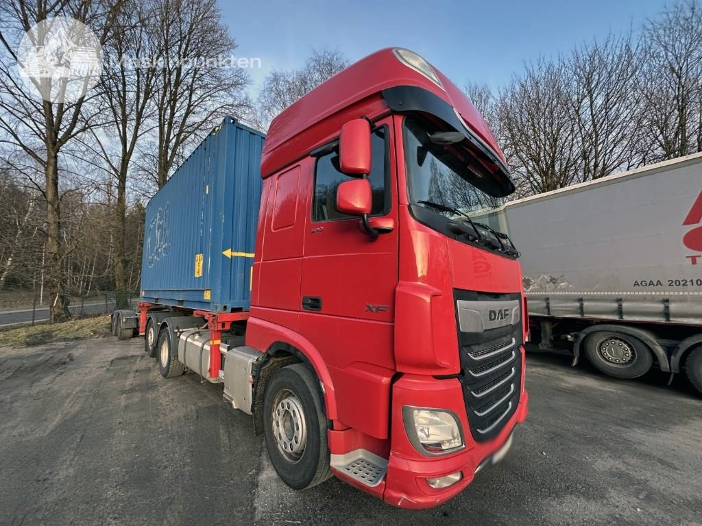 DAF XF 530 - Cserefelépítményes teherautó: 1 kép. DAF XF 530 - Cserefelépítményes teherautó: 1 kép.