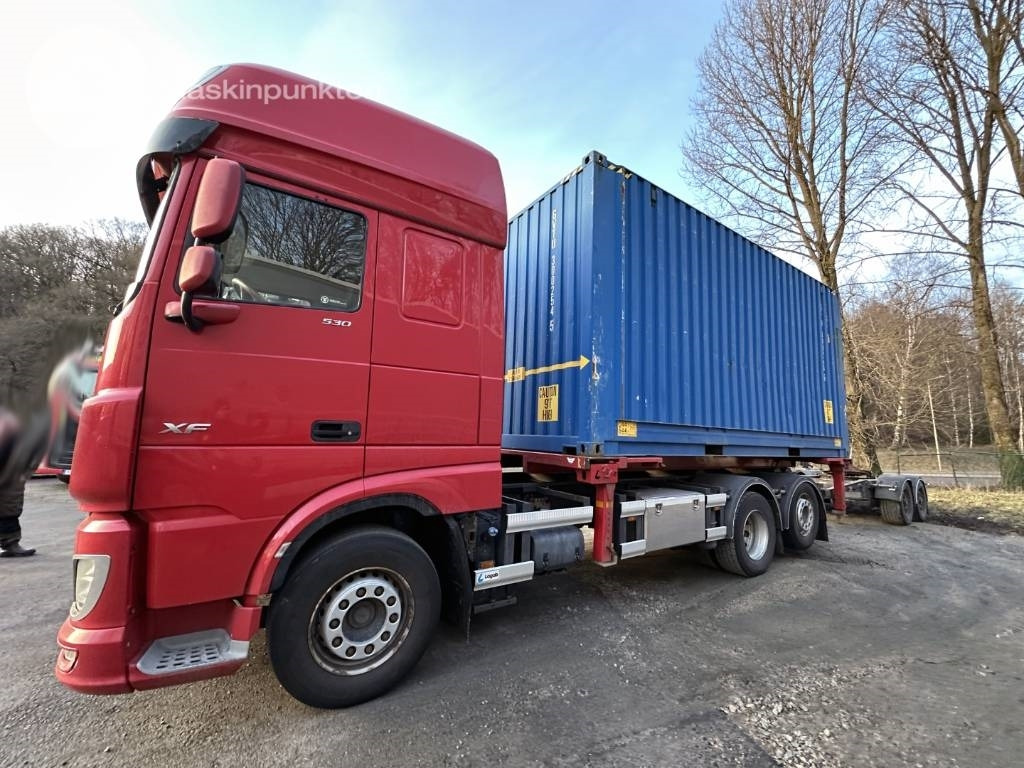 DAF XF 530 - Cserefelépítményes teherautó: 2 kép. DAF XF 530 - Cserefelépítményes teherautó: 2 kép.