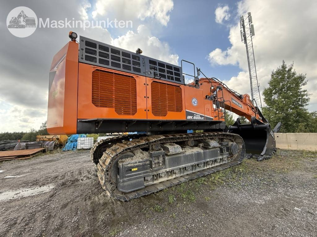 Develon 800 LC - Lánctalpas kotró: 1 kép. Develon 800 LC - Lánctalpas kotró: 1 kép.