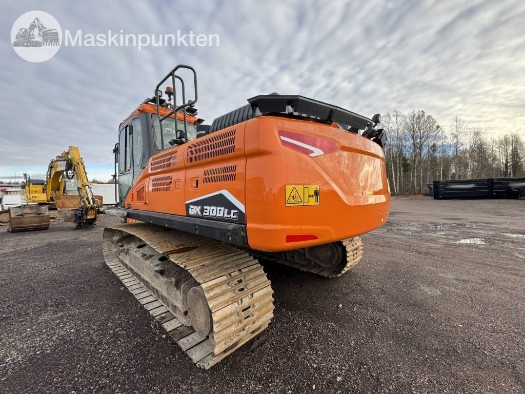 Doosan DX 300 LC - Lánctalpas kotró: 2 kép. Doosan DX 300 LC - Lánctalpas kotró: 2 kép.