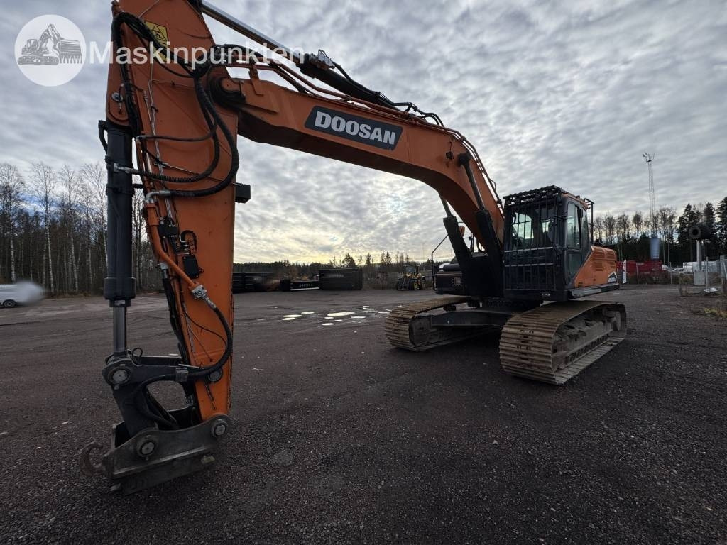 Doosan DX 300 LC - Lánctalpas kotró: 1 kép. Doosan DX 300 LC - Lánctalpas kotró: 1 kép.
