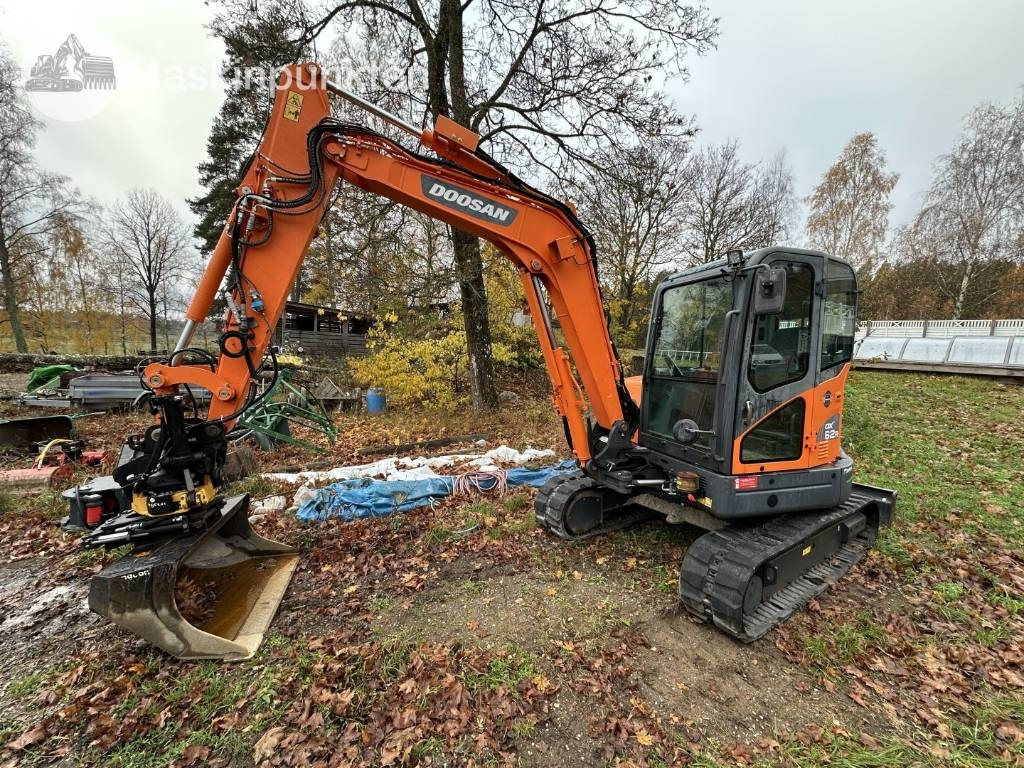 Doosan DX 62 R - Minikotró: 1 kép. Doosan DX 62 R - Minikotró: 1 kép.
