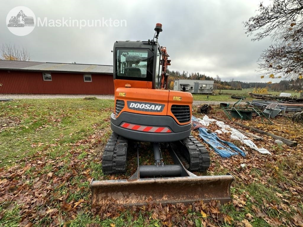 Doosan DX 62 R - Minikotró: 5 kép. Doosan DX 62 R - Minikotró: 5 kép.