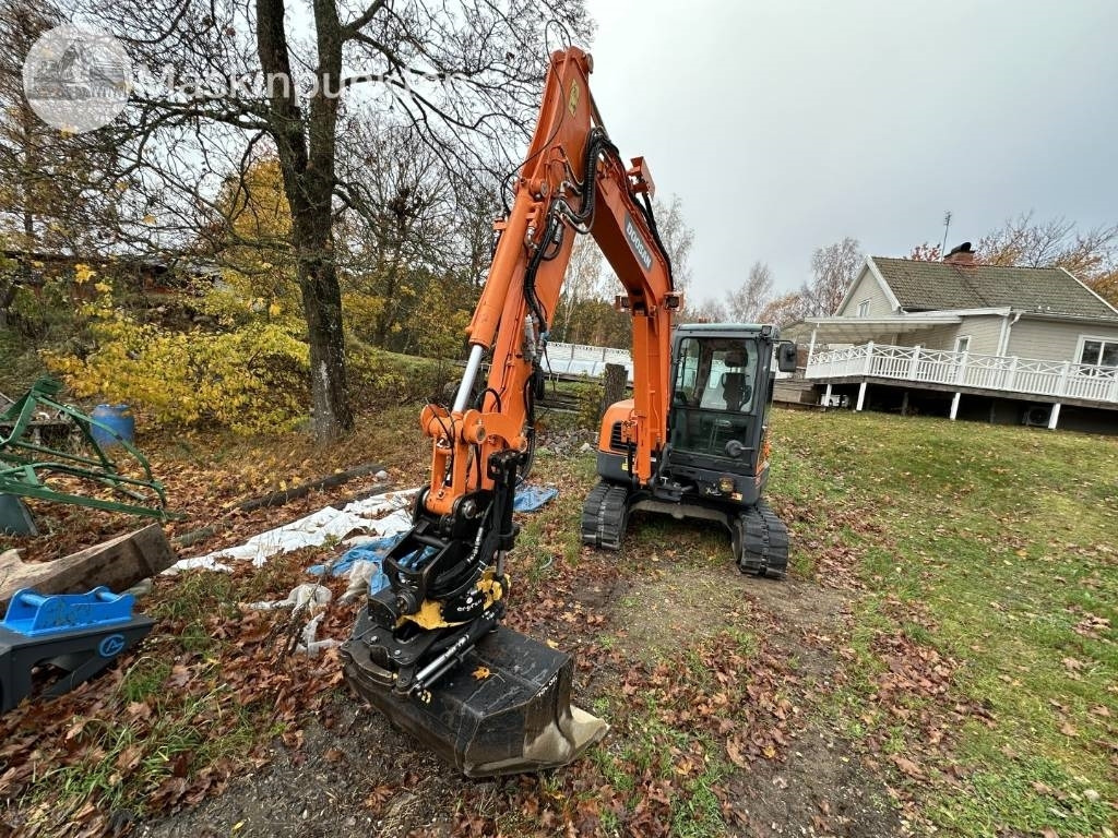 Doosan DX 62 R - Minikotró: 2 kép. Doosan DX 62 R - Minikotró: 2 kép.