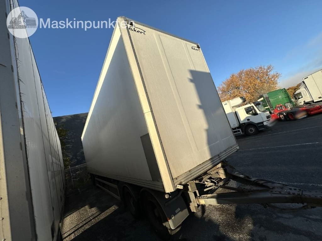 Ekeri L/L-4 Skåpsläp med öppningsbar sida - Pótkocsi dobozos: 3 kép. Ekeri L/L-4 Skåpsläp med öppningsbar sida - Pótkocsi dobozos: 3 kép.