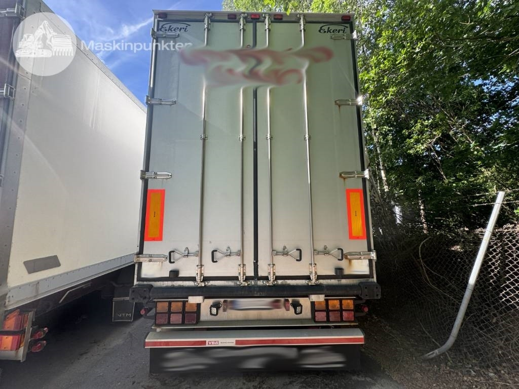 Ekeri L5  - Pótkocsi dobozos: 3 kép. Ekeri L5  - Pótkocsi dobozos: 3 kép.