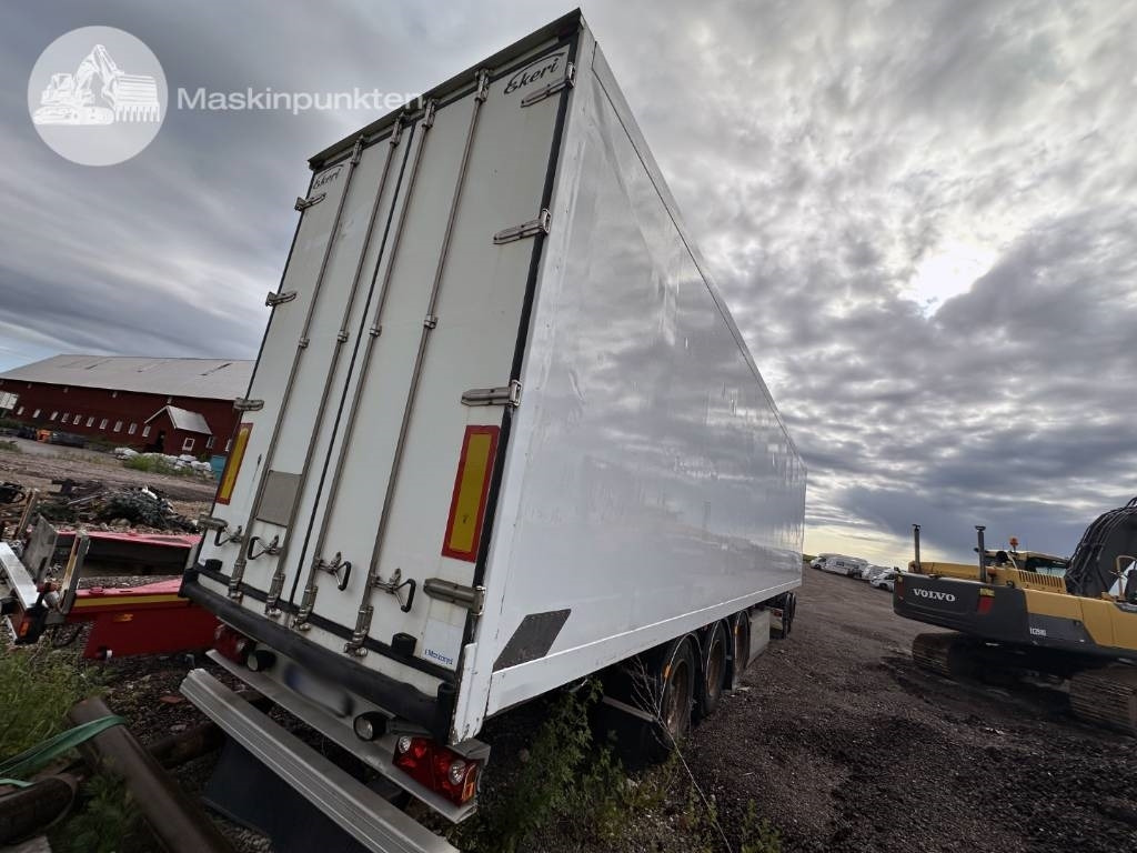 Ekeri T 3 + Krone Dolly - Félpótkocsi dobozos: 4 kép. Ekeri T 3 + Krone Dolly - Félpótkocsi dobozos: 4 kép.