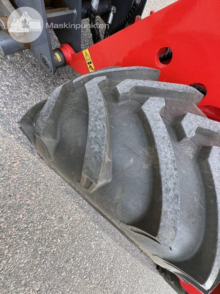 Flexitrac 1126 - Derékcsuklós rakodó: 4 kép. Flexitrac 1126 - Derékcsuklós rakodó: 4 kép.