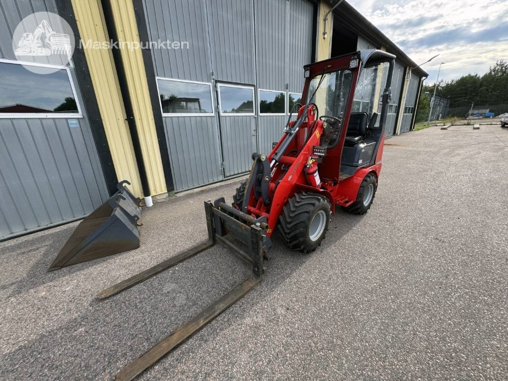 Flexitrac 1126 - Derékcsuklós rakodó: 1 kép. Flexitrac 1126 - Derékcsuklós rakodó: 1 kép.