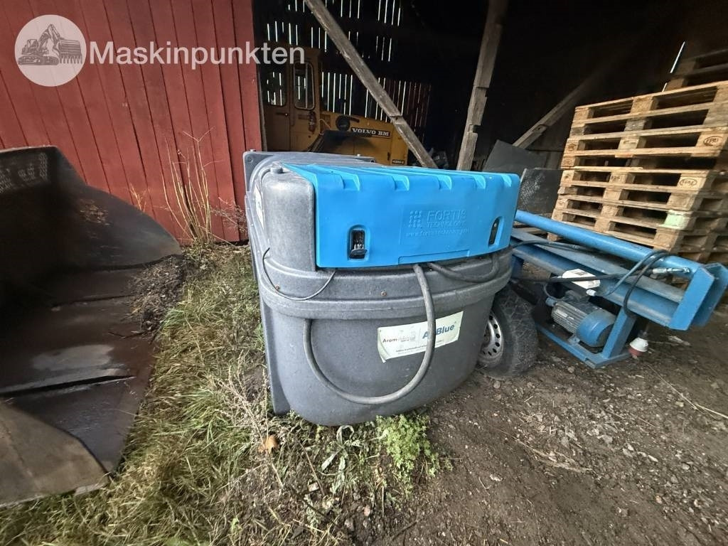 Fortis Ad-Blue tank - AdBlue tartály - Teherautó: 3 kép. Fortis Ad-Blue tank - AdBlue tartály - Teherautó: 3 kép.