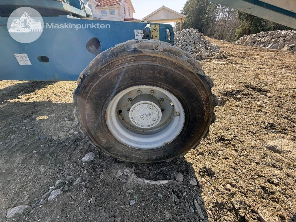 Teleszkópos emelő Genie S 45: 10 kép.