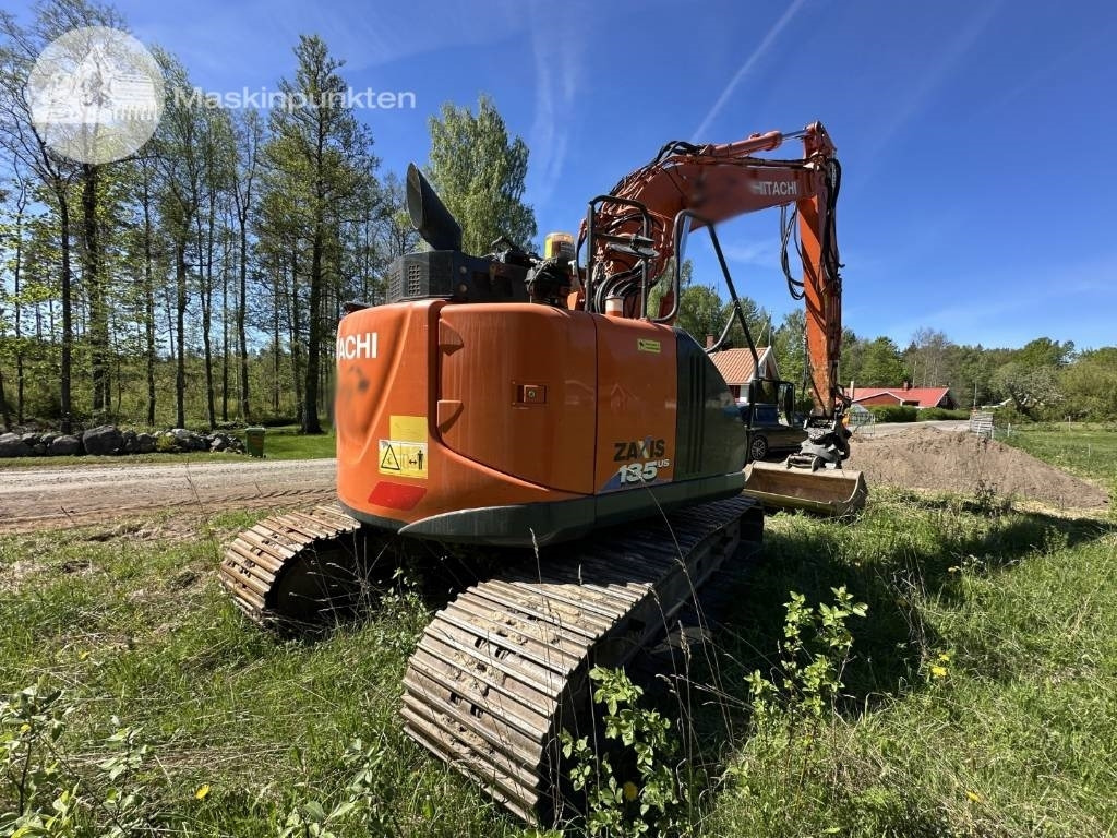 Hitachi ZX 135 US-6 - Lánctalpas kotró: 5 kép. Hitachi ZX 135 US-6 - Lánctalpas kotró: 5 kép.