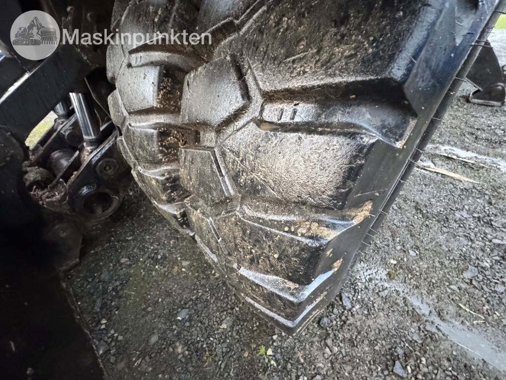 Hitachi ZX 140 W-3 Med vagn och redskap! - Gumikerekes kotró: 5 kép. Hitachi ZX 140 W-3 Med vagn och redskap! - Gumikerekes kotró: 5 kép.