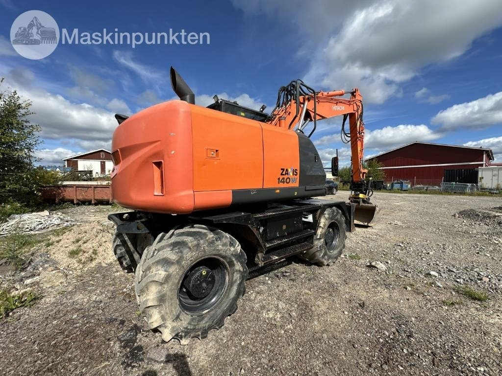 Hitachi ZX 140 W-5B - Gumikerekes kotró: 5 kép. Hitachi ZX 140 W-5B - Gumikerekes kotró: 5 kép.