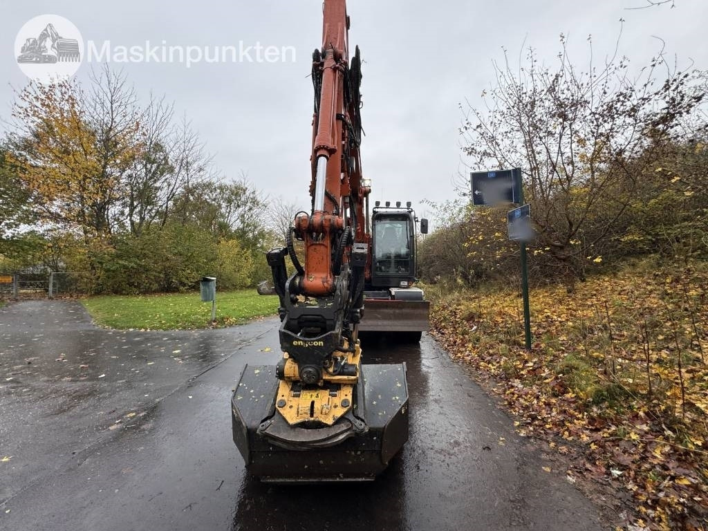 Hitachi ZX 140 W-6 Tippvagn med redskap - Gumikerekes kotró: 5 kép. Hitachi ZX 140 W-6 Tippvagn med redskap - Gumikerekes kotró: 5 kép.