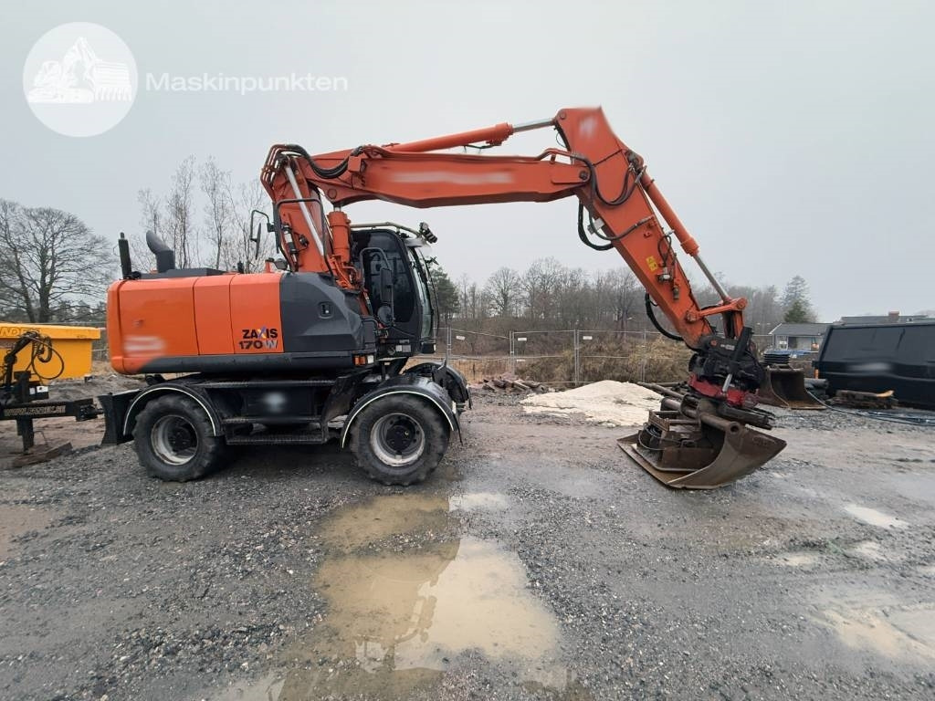 Hitachi ZX 170 W-5 B - Gumikerekes kotró: 5 kép. Hitachi ZX 170 W-5 B - Gumikerekes kotró: 5 kép.