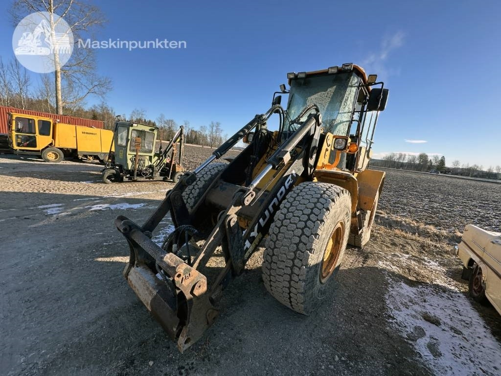 Hyundai HL 730 TM-7 - Gumikerekes homlokrakodó: 3 kép. Hyundai HL 730 TM-7 - Gumikerekes homlokrakodó: 3 kép.