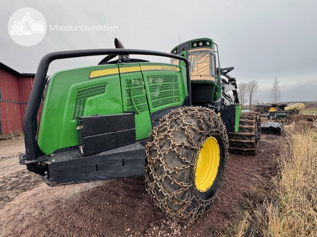 John Deere 1470 G - Fakitermelő gép: 5 kép. John Deere 1470 G - Fakitermelő gép: 5 kép.